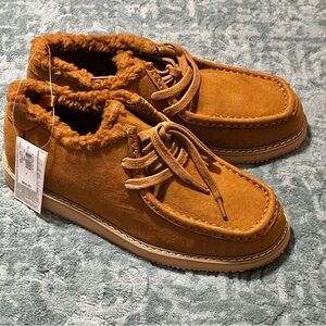 NWT Boys Gap Sherpa Moc Boots | Size 4